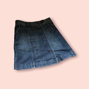 Size 6 Bica Cheia Jean skirt with accent buttons